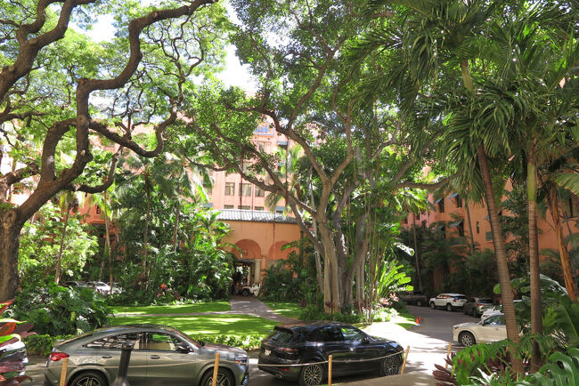 ロイヤルハワイアンSCを抜けピンクパレスへ