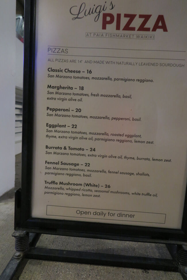 夕食は<br />ちょっと気になったお店があったので散歩がてら