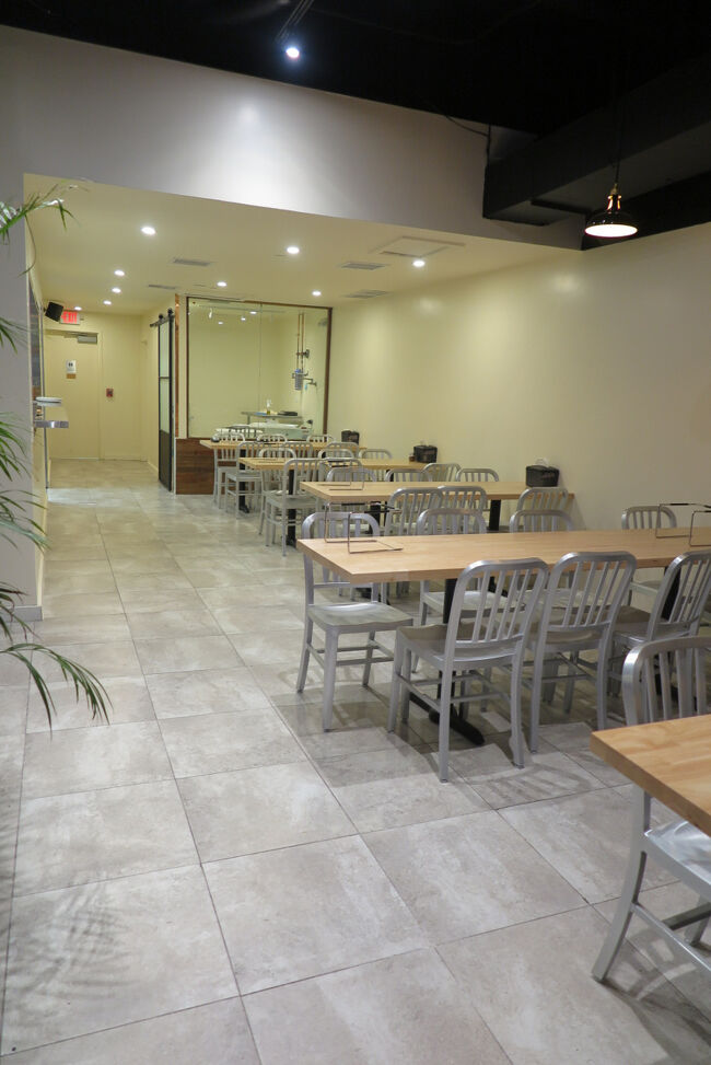 店内<br />テラス席もあります<br />そちらが人気のようです