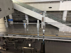 　空港鉄道に乗って仁川国際空港1ターミナル駅で下車します。
　向かいのホームは、かつてKTXが発着していたホームです。