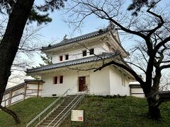 土浦城東櫓。明治時代の火災で焼失しましたが平成１０年に復元されました。