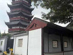 文峰塔　1618年創建の木造六角五層の造り　　
昔はもっと荒れた場所に建っていた記憶がある。