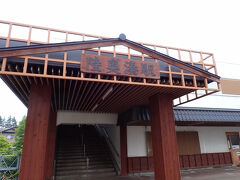 散策するにも中途半端な時間なので、駅に戻って電車を待つ。