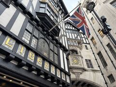 14:00  リバティー
チューダー様式の老舗百貨店