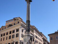 「イマコラータ碑」
古代ローマの大理石の柱に聖母マリア像を彫刻したもの
法王ピオ9世が、「マリアは、誕生の瞬間から原罪を免れていた」という「原罪お身籠り教義」を宣言した３年後建立