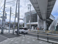 大船駅までバスできて、そのあとは大船駅の方に歩いていきます。こっちが、笠間口です。