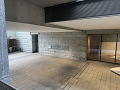 兵庫県立美術館に到着