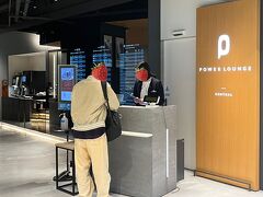 　それで本日3回目のパワーラウンジセントラルへ。3回目だからダメなどと別に咎められることもなく。いやいやありがたいJALカードと、荷物預かりチケットでした。飛ばなかったんだけどね。キャリーも持ってるんだけどね。帰宅したら、留守を頼んでいるお隣に一言、そして明日は旅の終わりのいつものカイロ予約をキャンセルしなくちゃ。新聞と郵便局へはそのままにして、パスしようっと。
　心の中での3人で行く屋久島旅となってしまったけれど、Mからの写真は続々届き、屋久島旅は現在進行形。でも私の旅行記の続編は、来年行って、行けて、戻ってからかな？
　最後までお付き合いいただきありがとうございました。