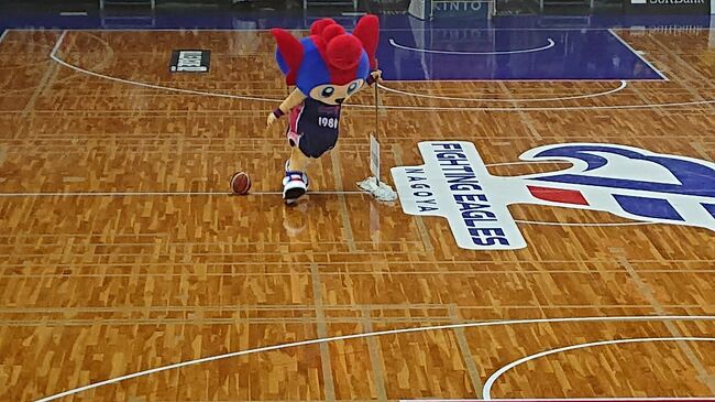 シュート対決中の「スコッピー」。