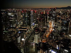 港区田町・三田エリアの高層ビル。

ではイブニングカクテルタイムを楽しみに
ラウンジへ向かいましょう♪