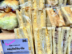 【え!?「たまごサンド」やん!?】

更に直近では『たまごサンド』まで置いてある店が増えて来た。

この「たまごサンド」というのは、ここ１－２年ではないか？

BTS内の駅の構内にローソンがある駅では、「たまごサンド」だけなく、「おでん」まで（年間通していつでも）頂くことが出来てしまう。