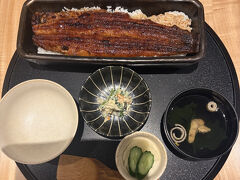 一本重　6980円
鰻は蒸さずに備長炭の高火力で焼き上げる関西風になります。
パリッ・フワッ・トロッとした食感を楽しめるうなぎです。