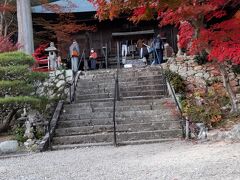 本堂は室町時代1310年代建立。重要文化財です。