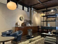 益子焼アウトレットとハニーガーデンでお土産を物色して、チーズガーデン塩原珈琲へランチしに来ました。
ご近所に千本松牧場があり大変賑わってました。
この先にチーズガーデンの生ケーキを売ってる店もあるそうです。
熊が怖いから出歩きません。