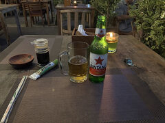 さて夕飯は、誕生日と言うこともあるので先日寿司を食べに行った、ワルン・ベパシに行きます

1人ビンタンで乾杯！
