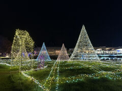 ショッピングセンターの中はライトアップされていて、とてもきれい