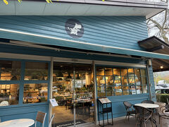 旧軽井沢銀座でお店を見て回ったあとで、
軽井沢ショッピングプラザのムーミンカフェに来ました