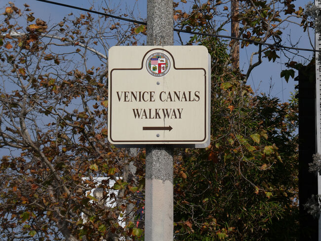 昼食後、歩いてベニス運河に行きました。<br />人口の運河で1982年に歴史地区に指定された閑静な高級住宅街です。