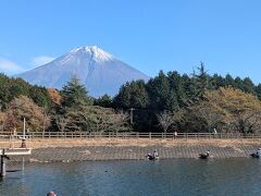 田貫湖北側の駐車場付近
釣り人多し