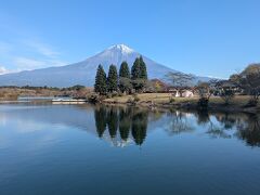田貫湖キャンプ場展望テラスから望む富士山