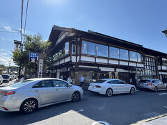 さて、今日はここでお昼を食べる事に。
お目当てのお店があったのですが、残念ながらお休みでした(*_*)

それなら久し振りに竹風堂の栗おこわにしましょうかね。