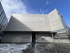 そのまま歩いて秋田県立美術館へ
安藤忠雄さんの設計です。