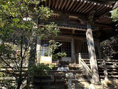 大日堂
お隣りの国の人が、お堂の中に侵入してた。あいかわらず怖いもの知らずな人たち。
私も海外で知らないうちにマナー違反をしないように気をつけねば。