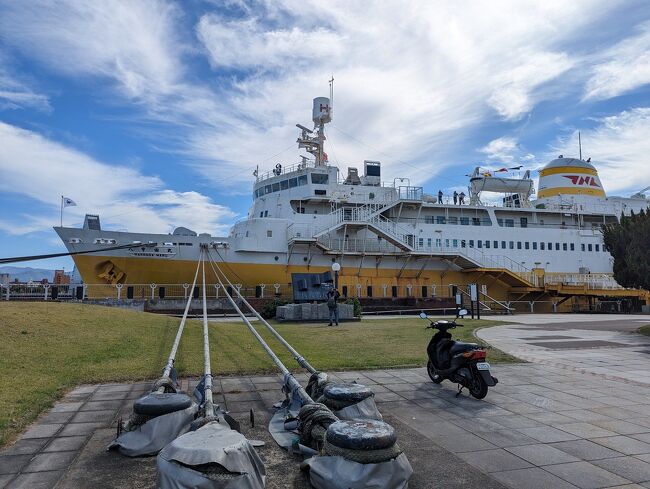 そのまま北向きに進路を変え、やってきたのは青函連絡船「八甲田丸」！<br />青函トンネル開通前まで活躍していた歴史ある船です！