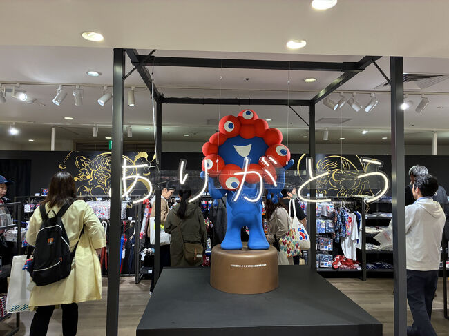 店内広くて、グッズもたくさんあって、嬉しすぎてたくさん買えました！<br />