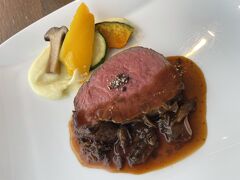 翌朝は、クラブラウンジでステーキモーニング。