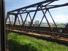 久大線に沿って、由布院の方から流れてくる大分川の鉄橋。
鉄橋の手前で久大線と分かれ、鉄橋の先で豊肥線と分かれる。