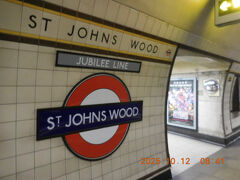 1駅隣のセントジョンズウッド駅へ。