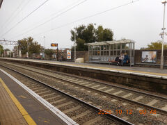 地上線でホワイトハートレーン駅へ。
電車にはブロンコスとジェッツの両チームのユニフォームを着たファンが沢山いました。