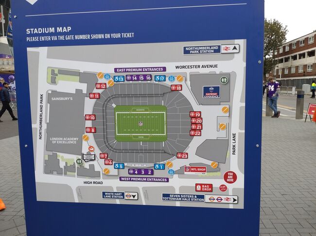 スタジアムと周辺のMAP。<br />まずはNFLエクスペリエンスがある地図の右上のほうへ移動。