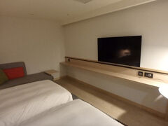 台湾旅４日目・最終日の早朝。

着替えなどの残りのものをパッキングしてチェックアウト。今回宿泊したホリデイイン、立地も良かったのでまた泊まってみたい。そして朝食付きなのでそれも楽しみたいな。