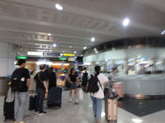 桃園空港第２ターミナルに到着。