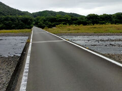 佐田沈下橋（今成橋）に到着
四万十川の最下流にあり、幅4.2m、最長291.6m

ここは車で往復しました