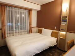 ＝10月15日（水曜日）＝前泊
【東横INN中部国際空港1】
仕事を早退して来たので到着が20時過ぎ。
寝るだけなので今回初めてこちらのホテルに宿泊しました。
空港から徒歩7分程ですが無料送迎バスがあるので便利です。