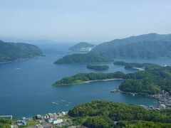 ホテルをチェックアウトして、レンタカーで「五老ヶ岳公園」へ。海抜300メートルながら、舞鶴湾や舞鶴市街を一望することが出来ます