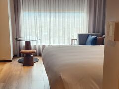 時間になったので今日の宿、にチェックインです
高層なので眺めは良いです
まだ新しいホテルなので綺麗でした