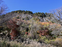 その名の通りまるで屏風を立てたよう！
写真より実際に見る方が迫力満点です！

柱状節理(ちゅうじょうせつり)の岩壁が
高さ200m、幅2kmにわたって姿を表しています