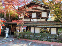 仁王門前の「雍州路 （ヨウシュウジ）」でヘルシーな精進料理を頂きます。
予約していないので心配しましたが早いので入店出来ました。