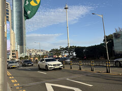 17:30のチェックイン締切時間に合わせて、16時には海雲台を出発したいところ。地下鉄もありますが、乗り換えなしのバスが便利なので、海雲台ビーチ近くのバス停から釜山港方面に走るバスを拾います