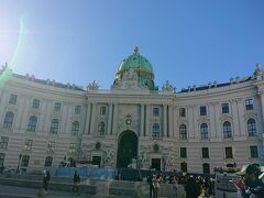 ホーフブルク（王宮）へ来ました。
ミヒャエル門。