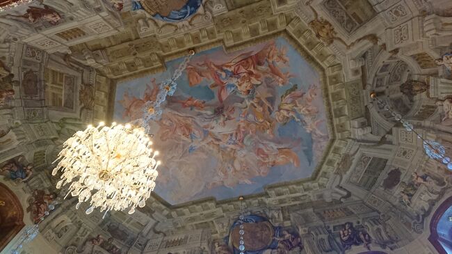 天井画もすごい