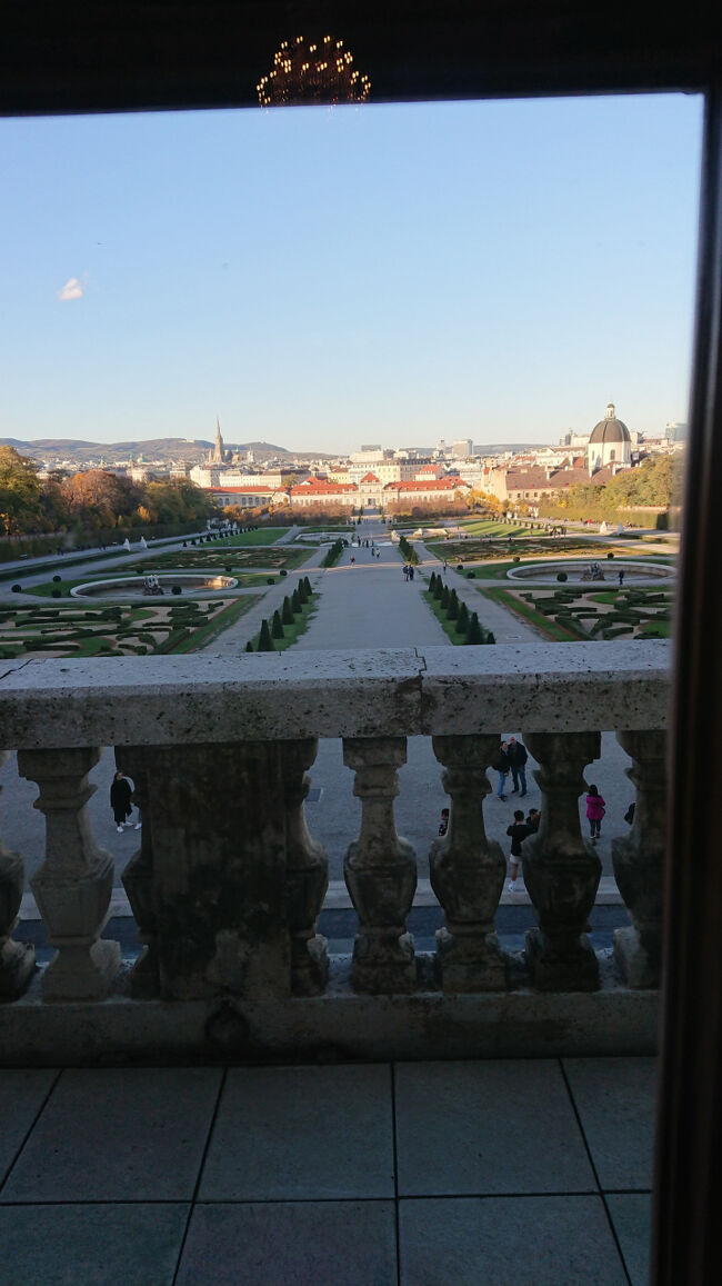 窓からは庭園が見えます。この庭園も素敵なんです。