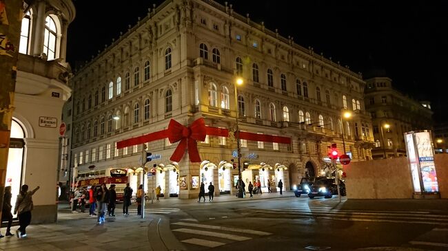 街中で見かけました。<br />建物がラッピングされてるみたいで、かわいい～