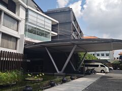 ～2日目～

この日のメインはビンタンスーパーマーケットでお土産の購入！

ホテルの朝食後、マイマイシャトルバスがホテルロビー前に来るので、まずは一旦ビーチウォークへ。

ホテルの朝食はバイキングでお腹いっぱい♪笑
詳しくはホテル編で♪