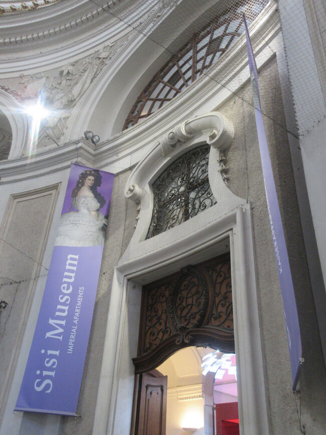 シシィの愛称で知られる皇妃エリザベートの生涯や王宮での暮らしぶりを見ることができます。<br /><br />音声ガイド付きなので、シシィについて何の知識もなかった私でしたが、わかりやすかったです。<br />見応え充分の展示でした。