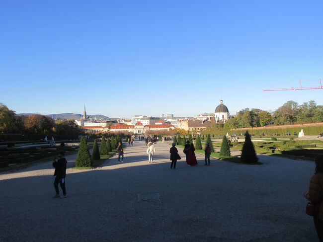 トラムに乗って、ベルヴェデーレ上宮へ。<br />ベルヴェデーレ宮殿は上宮・下宮があり美術館として利用されています。<br /><br />窓口でチケットを購入。こちらもすんなり買えました。